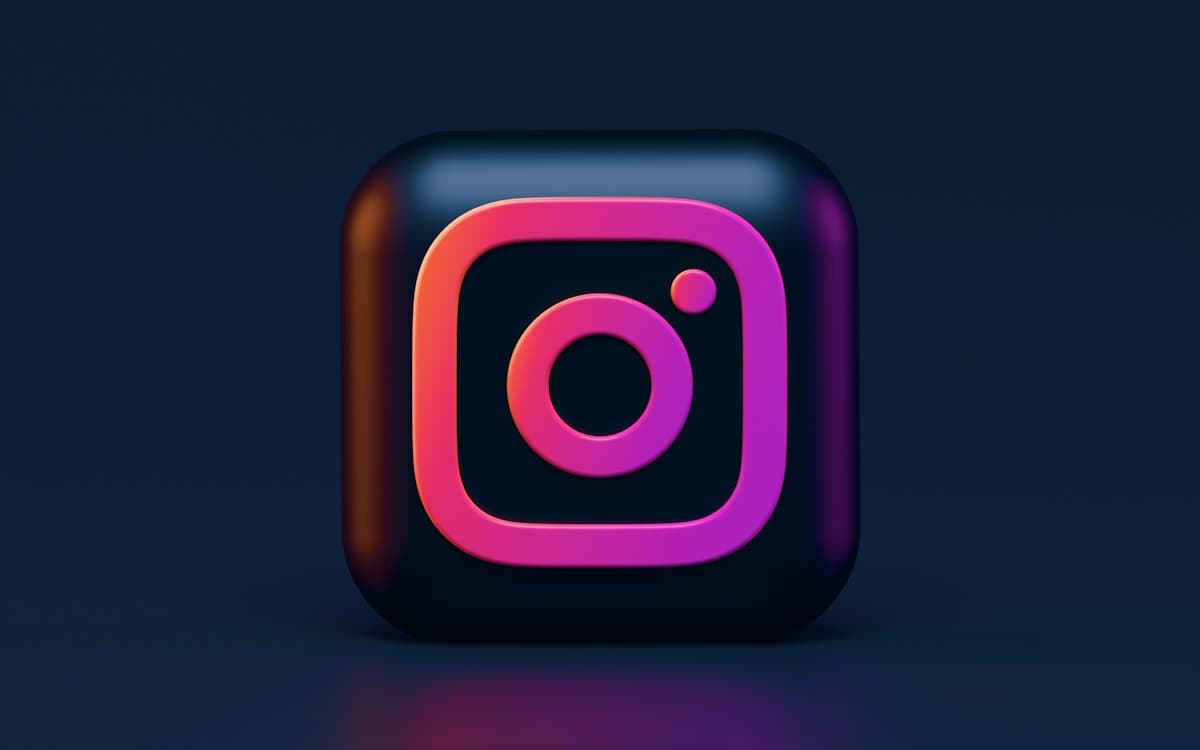 Un smartphone affichant une application de vidéos sociales